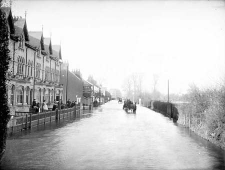 [Abingdon Road flooded 1905 Taunt]