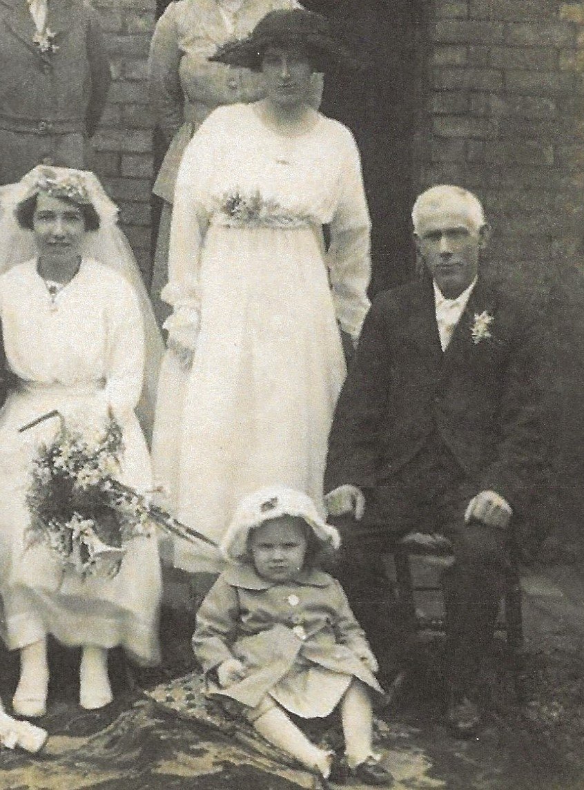[Margaret Wright wedding 1919 father John on right Clive Browning via William Willmot Feb 2021]